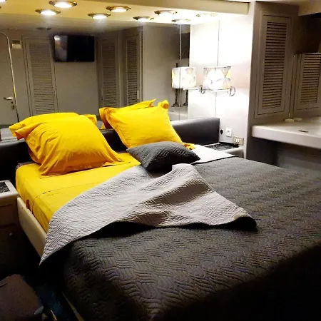 Loc De Sur Yacht 보트호텔