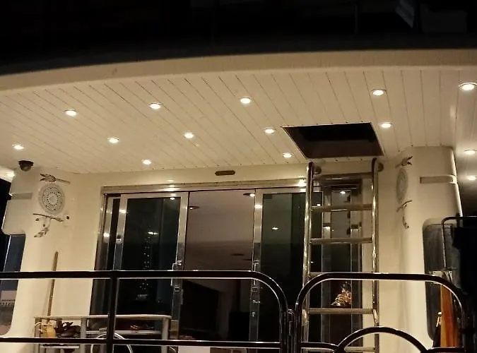 船屋 Loc De Sur Yacht 格吕桑