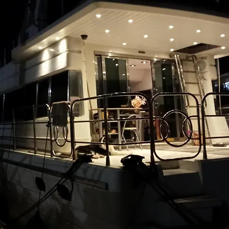 Loc De Sur Yacht *