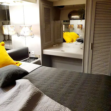 Loc De Sur Yacht Botel Gruissan